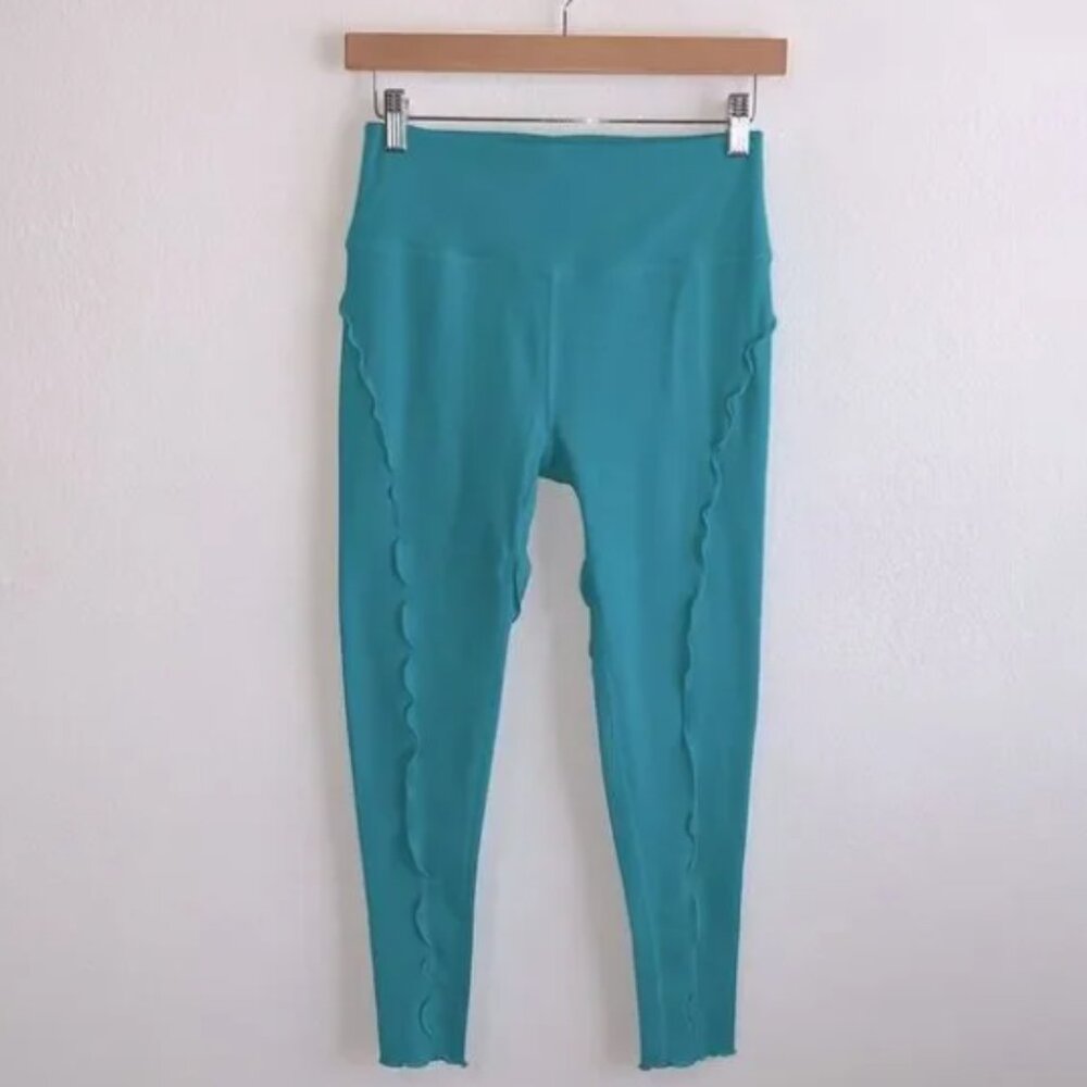 Hearts Aflutter Leggings - Picture 3 of 4